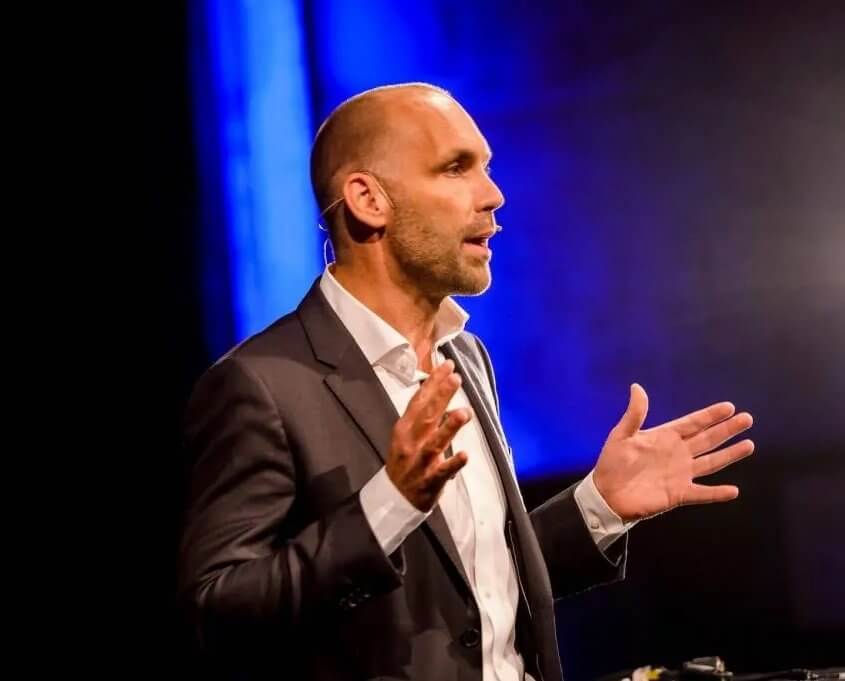 Profilfoto von Richard van Hooijdonk der Redneragentur PODIUM | Vorstellung als Redner